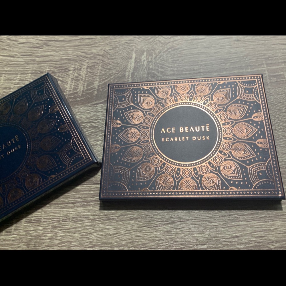 Ace Beaute Scarlet Dusk Eyeshadow Palette
